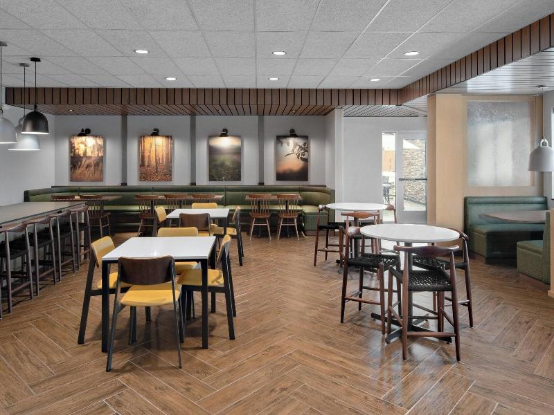 Fairfield Inn Suites By Marriott Lake Geneva image