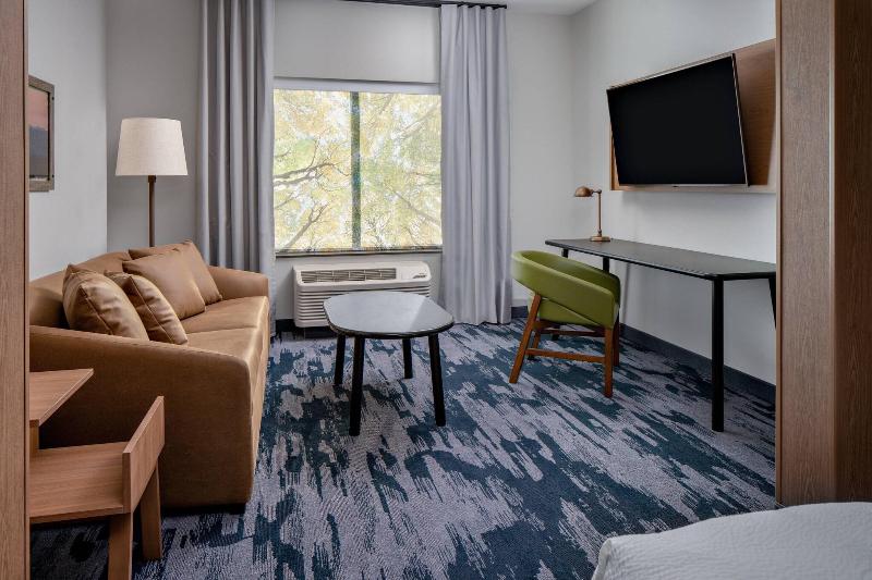 Fairfield Inn Suites By Marriott Lake Geneva image