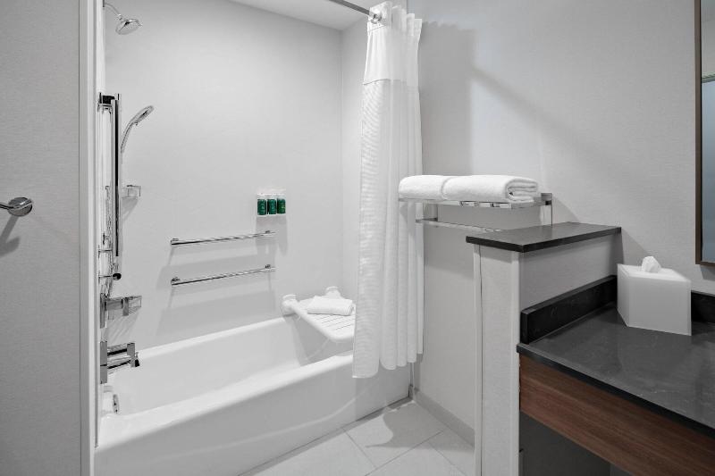 Fairfield Inn Suites By Marriott Lake Geneva image