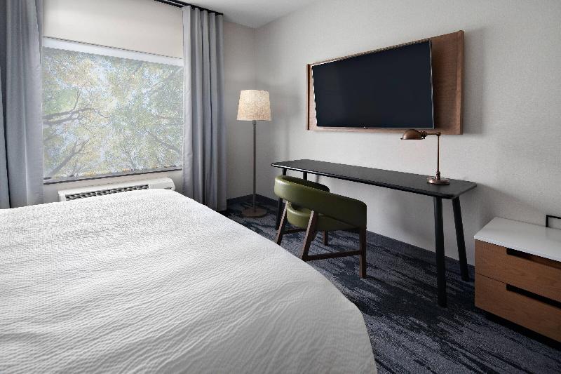 Fairfield Inn Suites By Marriott Lake Geneva image