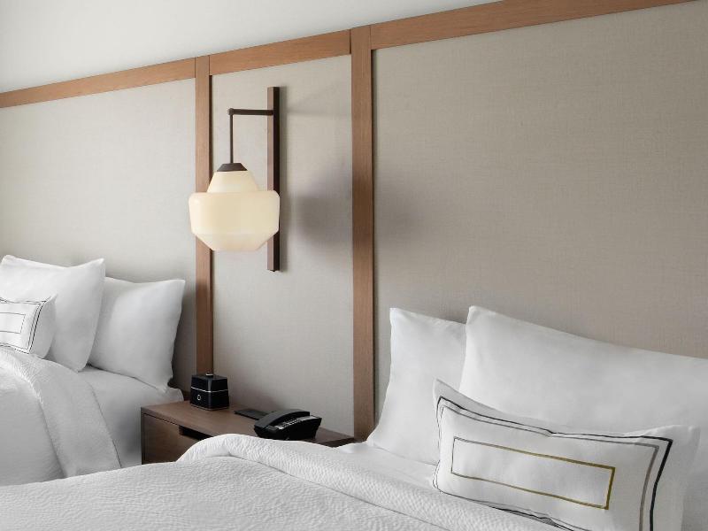 Fairfield Inn Suites By Marriott Lake Geneva image