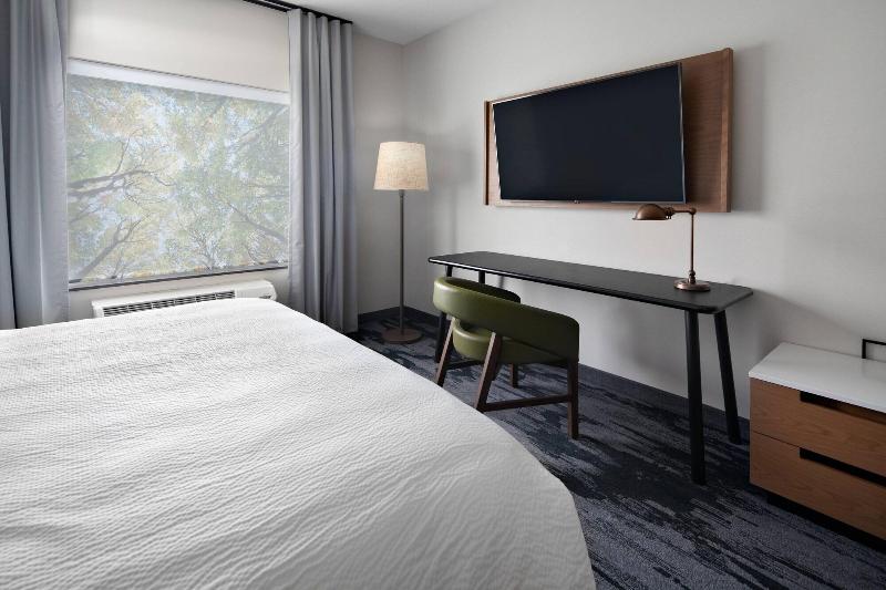 Fairfield Inn Suites By Marriott Lake Geneva image