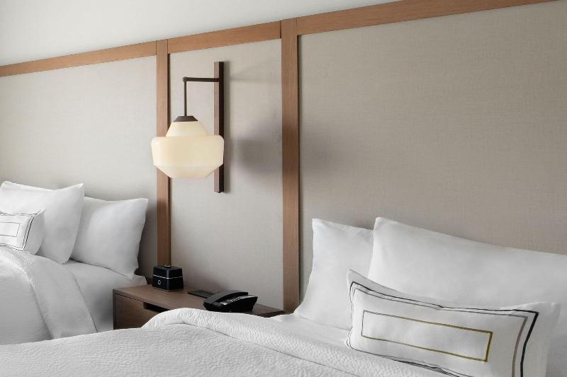 Fairfield Inn Suites By Marriott Lake Geneva image