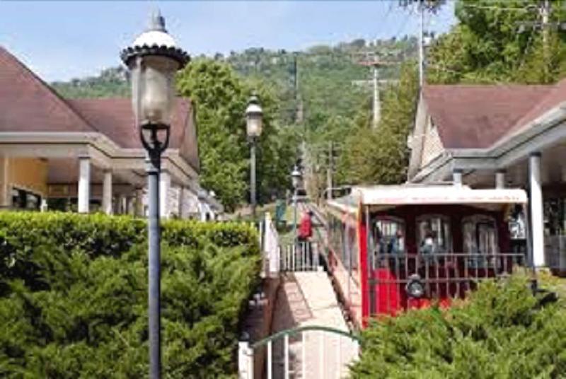 The Smokehouse Lodge And Cabins image