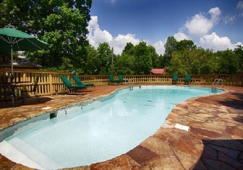 The Smokehouse Lodge And Cabins image