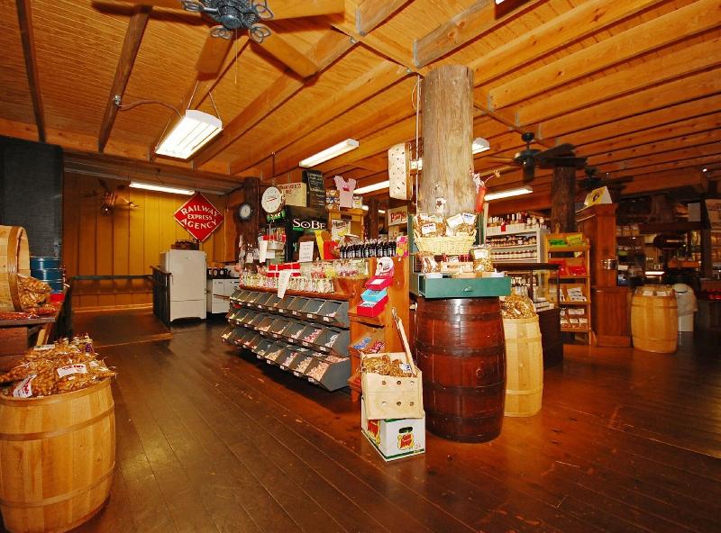 The Smokehouse Lodge And Cabins image
