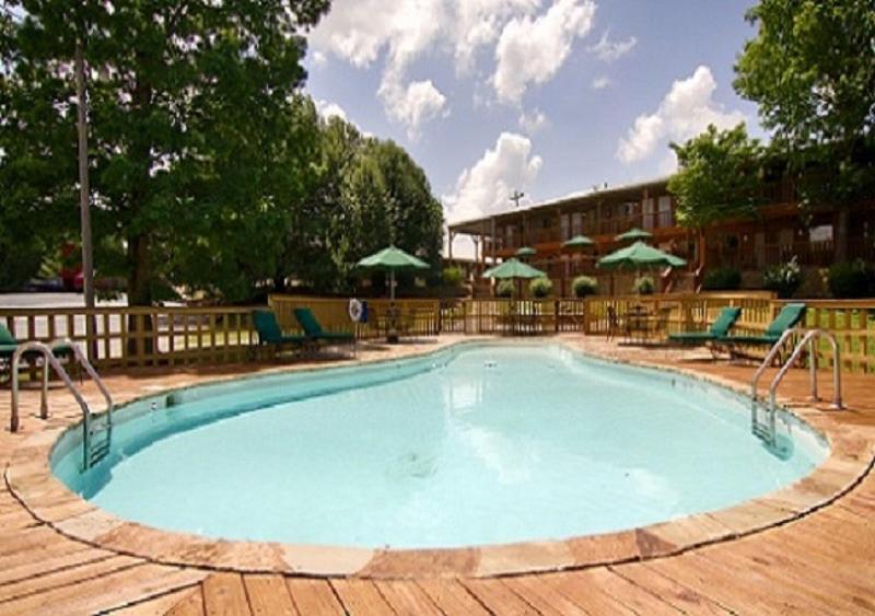 The Smokehouse Lodge And Cabins image