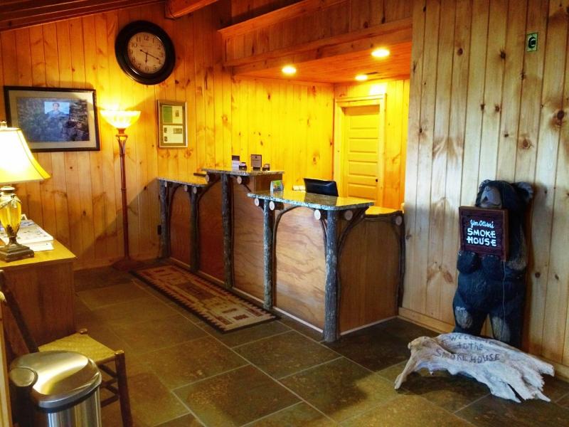 The Smokehouse Lodge And Cabins image