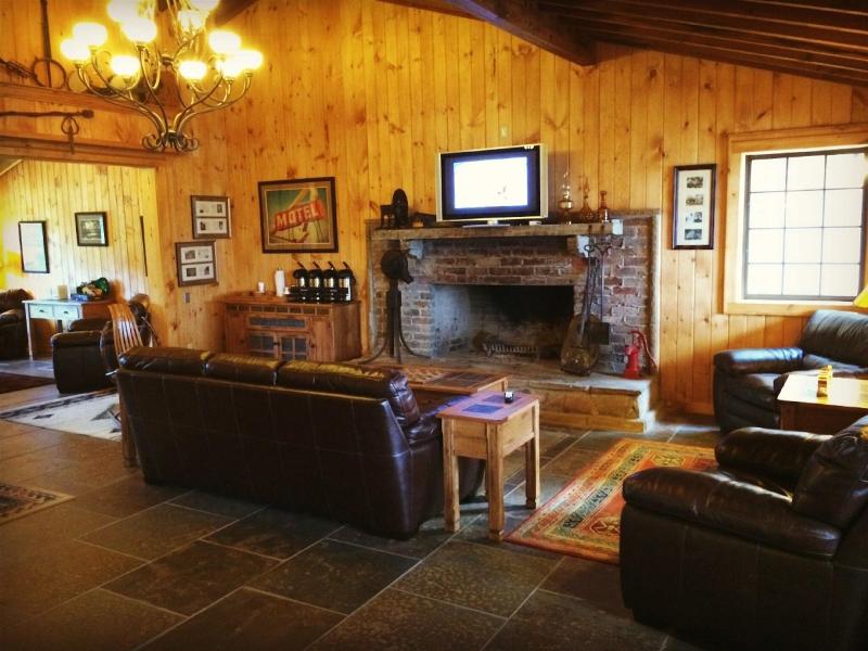 The Smokehouse Lodge And Cabins image