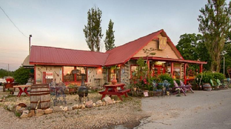 The Smokehouse Lodge And Cabins image