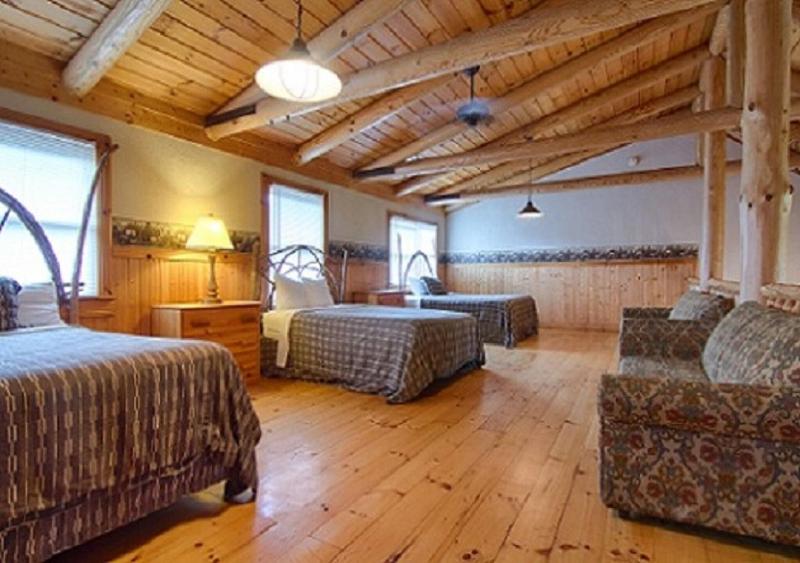 The Smokehouse Lodge And Cabins image