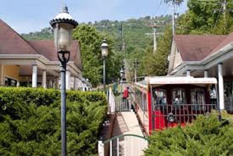 The Smokehouse Lodge And Cabins image