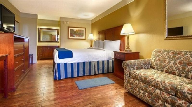 The Smokehouse Lodge And Cabins image