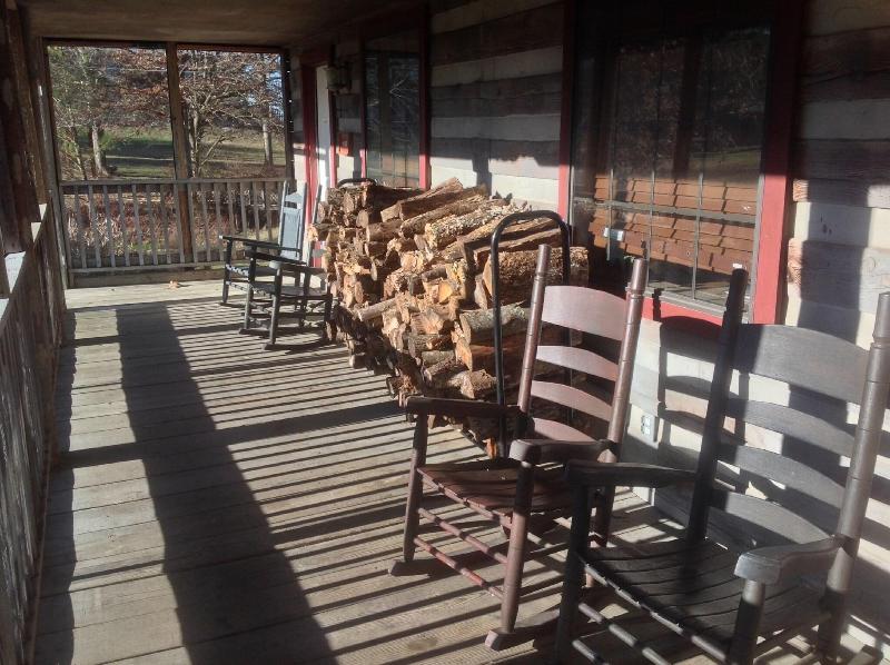 The Smokehouse Lodge And Cabins image