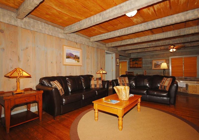 The Smokehouse Lodge And Cabins image