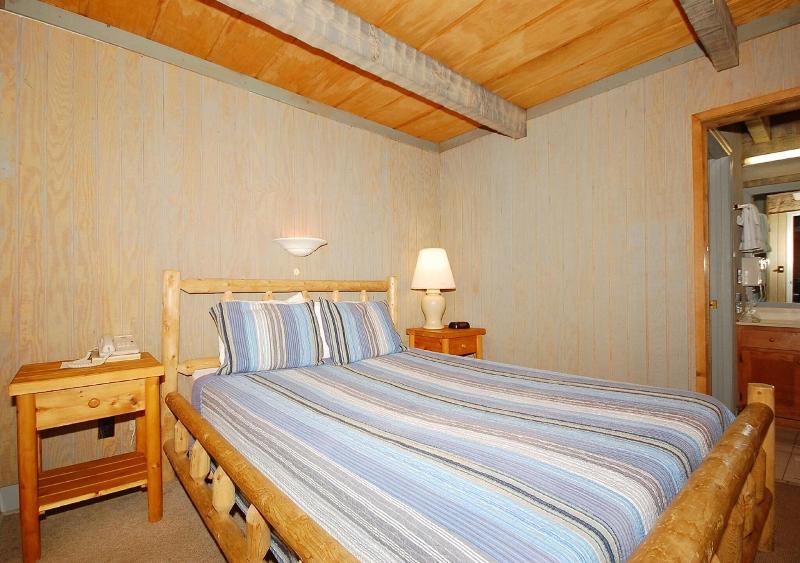 The Smokehouse Lodge And Cabins image