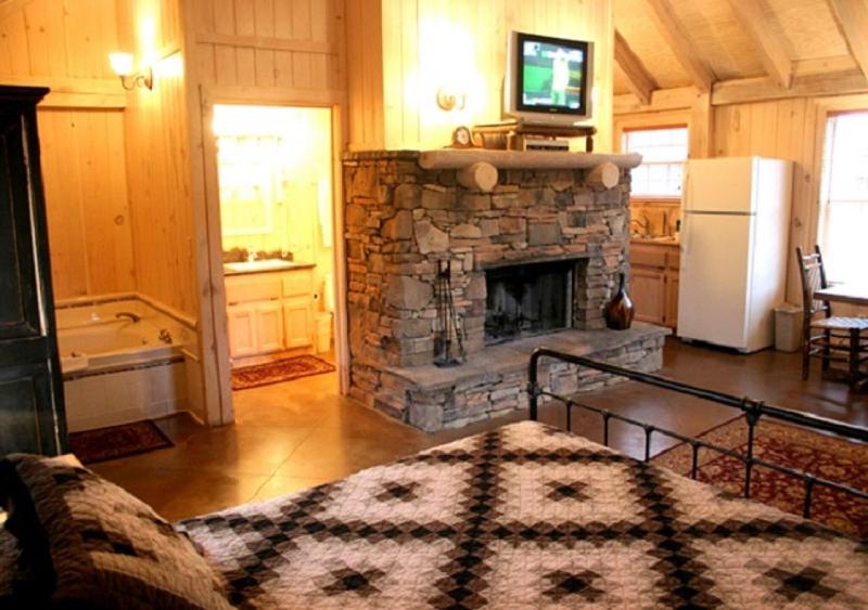 The Smokehouse Lodge And Cabins image