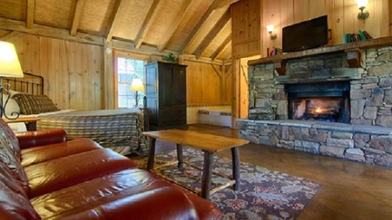 The Smokehouse Lodge And Cabins image