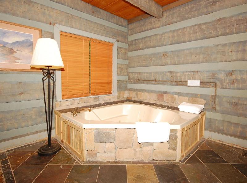 The Smokehouse Lodge And Cabins image