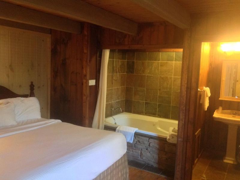 The Smokehouse Lodge And Cabins image