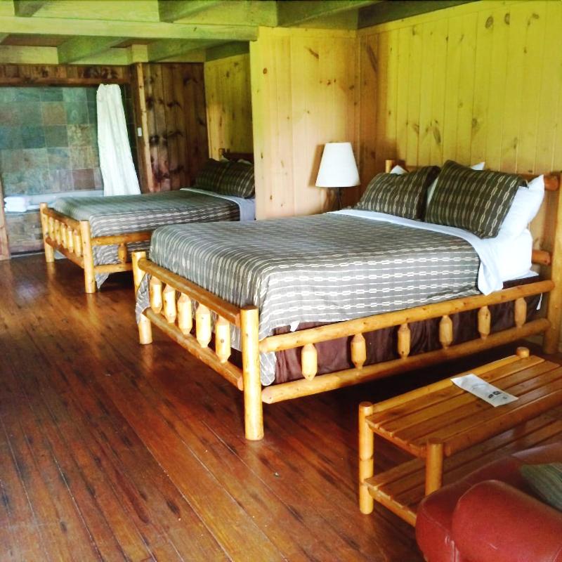 The Smokehouse Lodge And Cabins image