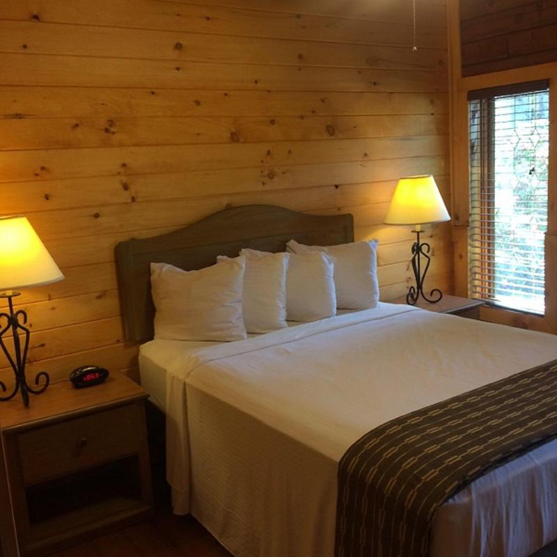 The Smokehouse Lodge And Cabins image