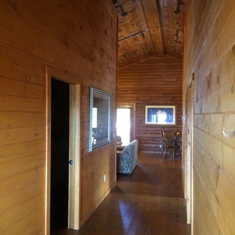 The Smokehouse Lodge And Cabins image