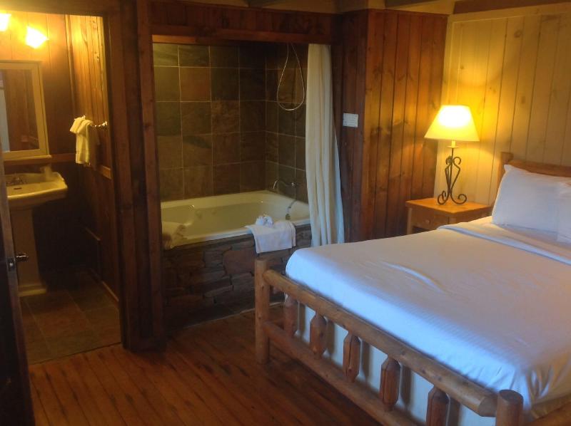 The Smokehouse Lodge And Cabins image