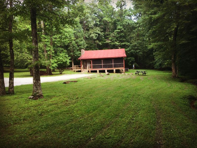 The Smokehouse Lodge And Cabins image