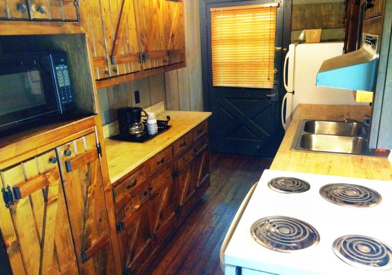 The Smokehouse Lodge And Cabins image