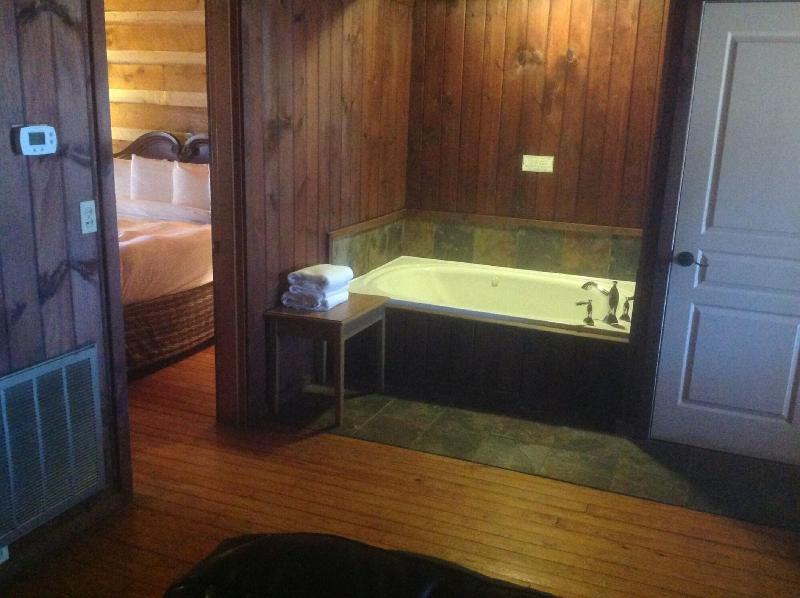 The Smokehouse Lodge And Cabins image