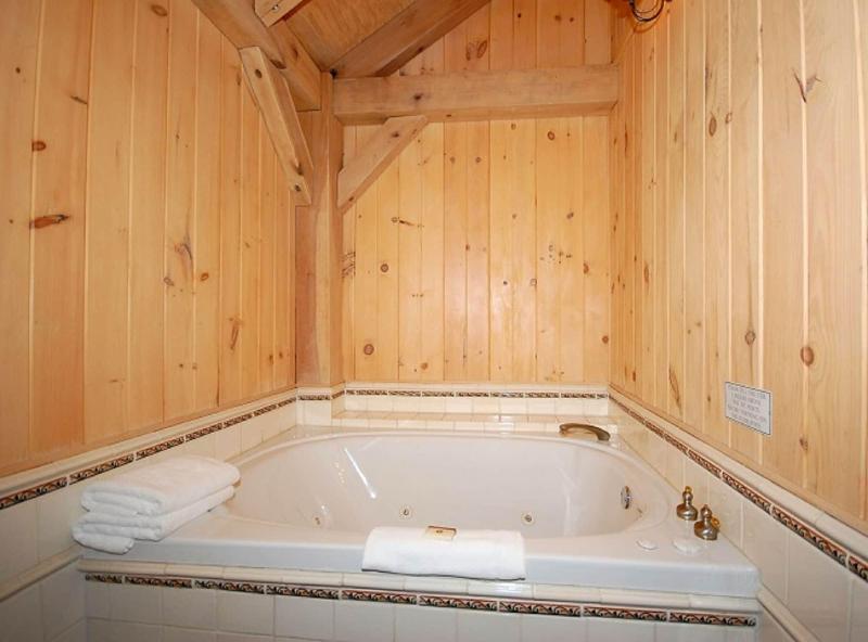 The Smokehouse Lodge And Cabins image