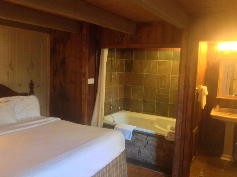 The Smokehouse Lodge And Cabins image