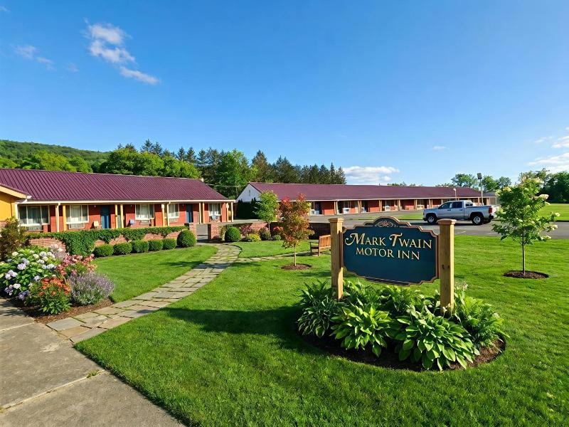 Mark Twain Motor Inn image