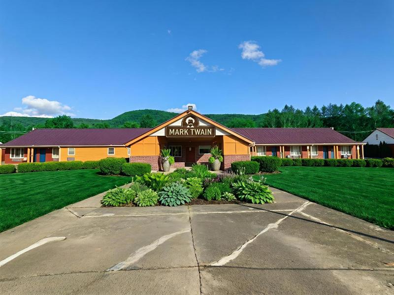 Mark Twain Motor Inn image