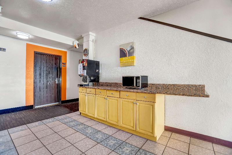 Motel 6 Moriarity RES
