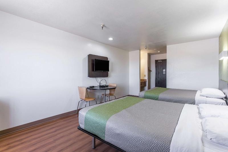 Motel 6 Moriarity image