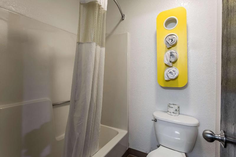 Motel 6 Moriarity image