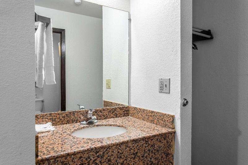 Motel 6 Moriarity image