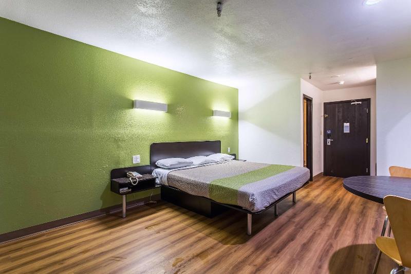 Motel 6 Moriarity image
