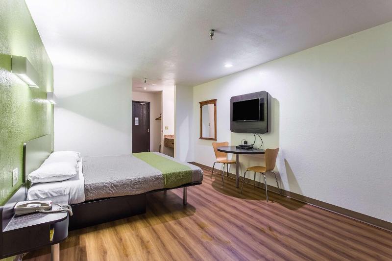 Motel 6 Moriarity image