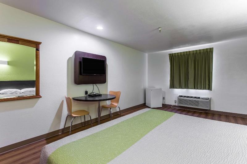 Motel 6 Moriarity image