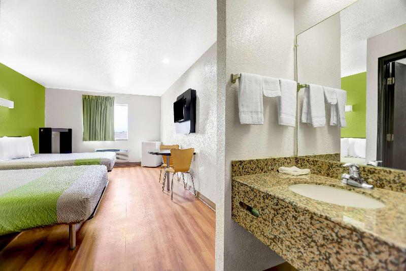 Motel 6 Moriarity image