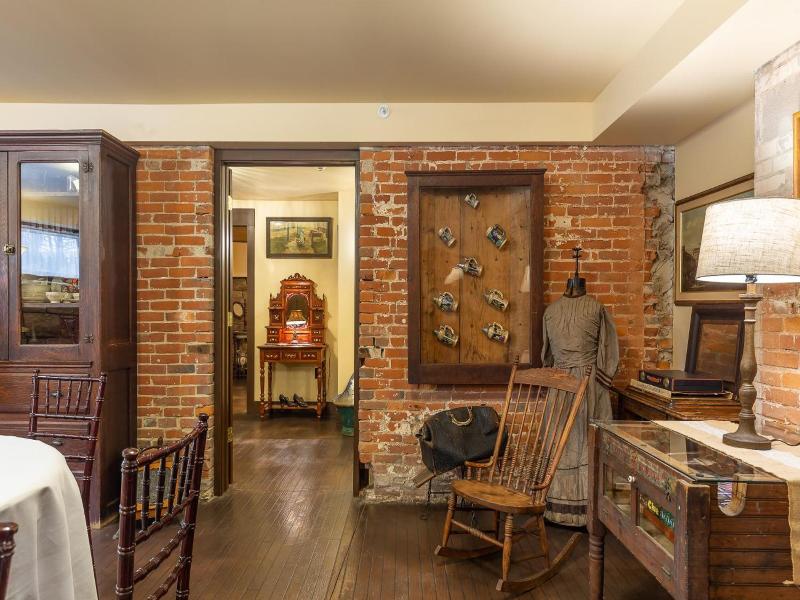 Steele Mansion Inn Gathering Hub image