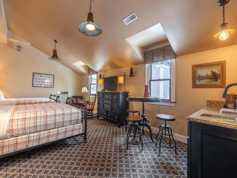 Steele Mansion Inn Gathering Hub image