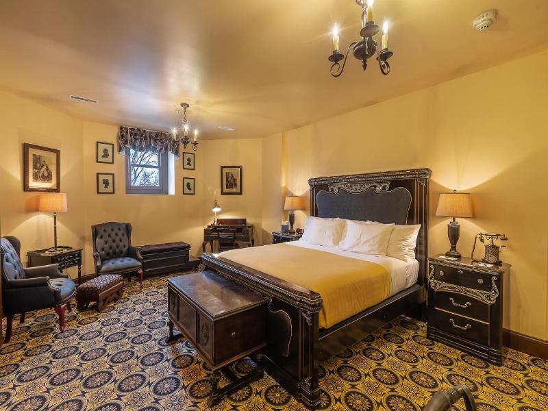 Steele Mansion Inn Gathering Hub image