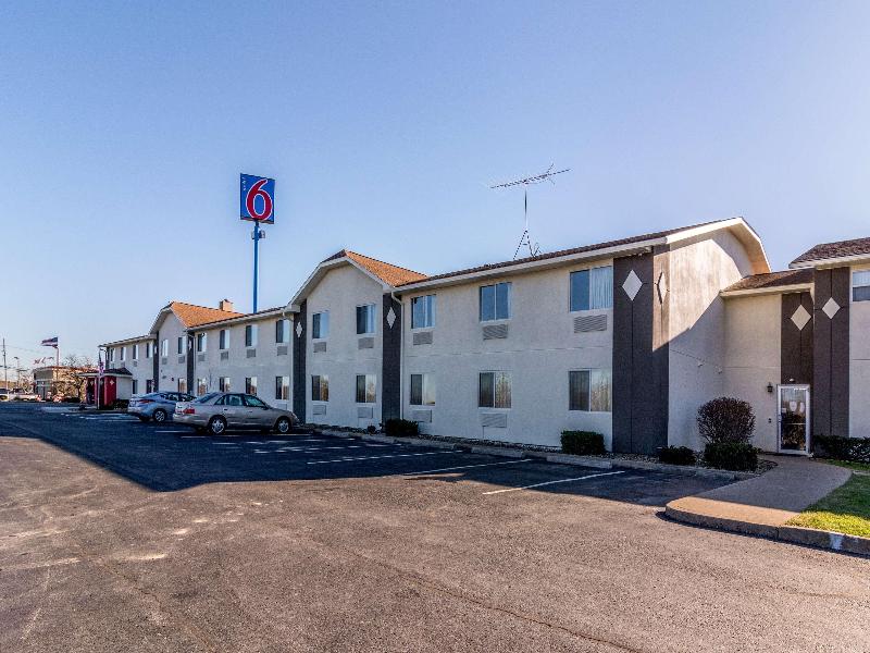 Motel 6 Barkeyville Pa image