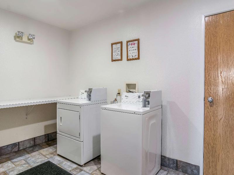 Motel 6 Barkeyville Pa image