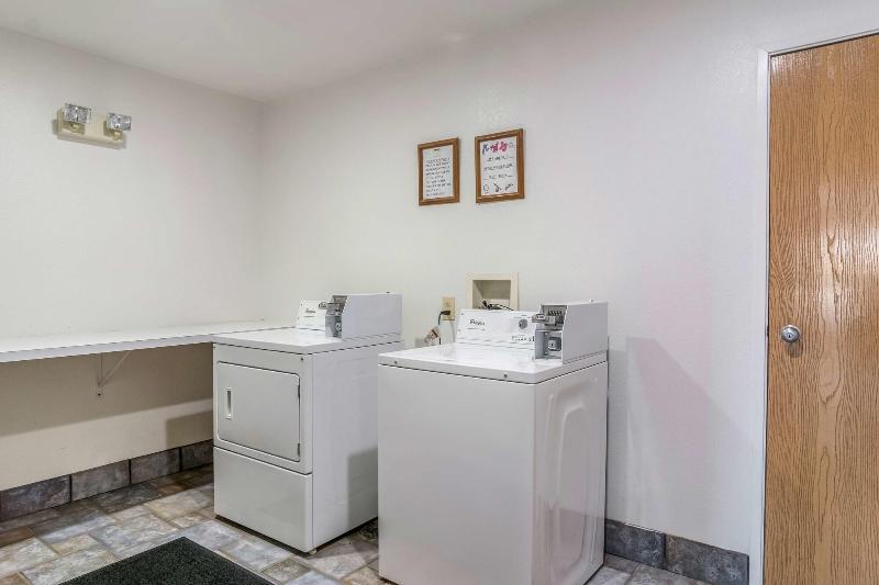 Motel 6 Barkeyville Pa image