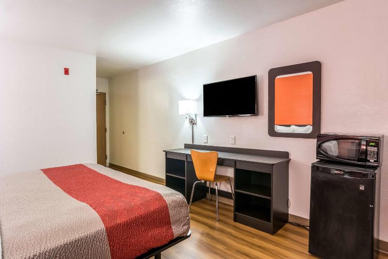 Motel 6 Barkeyville Pa image